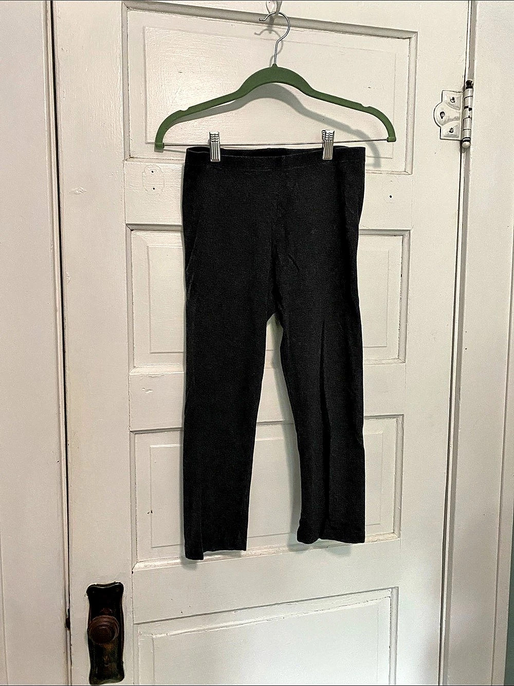 Simply Vera Wang Gray Cropped Leggings Size Medium Like New